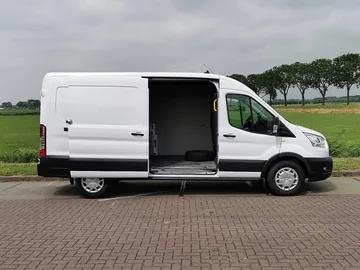 Transportista Furgoneta Ford Transit en Antwerpen Bélgica